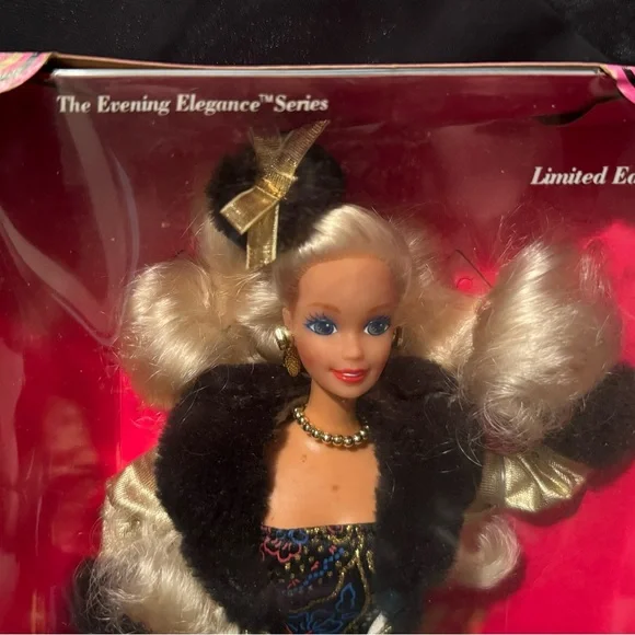 1993 Golden Winter Barbie - The Evening Elegant Series - Picture 4 of 11